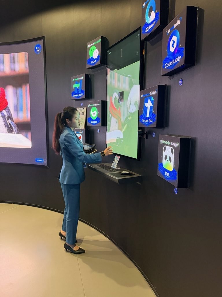 Gallery — China Business Tours 10 Live product demonstration during a corporate visit in China